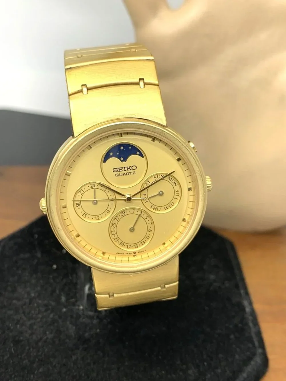 Seiko Men's Watch 7R39-8000 Vintage Quartz Moon Phase Day Date Gold Steel 34mm